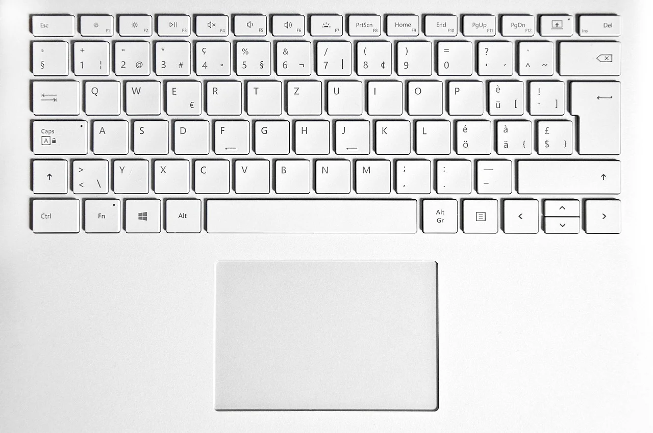 鍵盤、筆電與 Surface Book